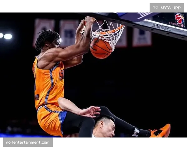 白边内线统治力得到展现 篮板保护能力尤为突出 白边内线统治力得到展现 篮板保护能力尤为突出